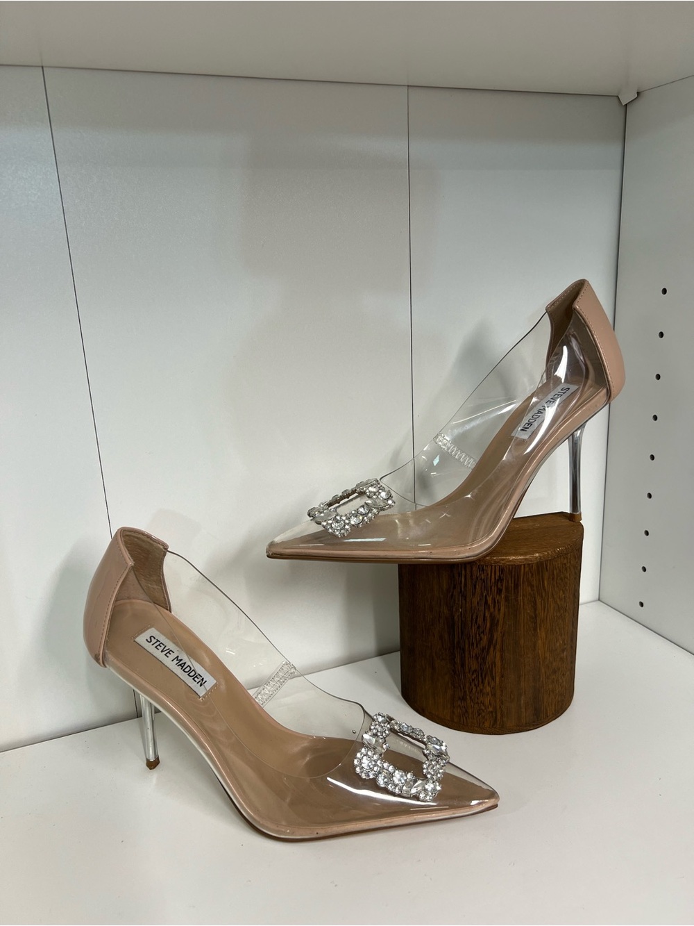 🔥 Steve Madden Nude Clear Pointed Toe Heels with Crystal Buckle Accent size 8
